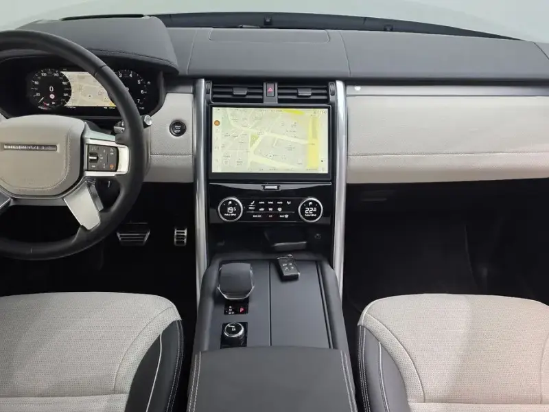2024 Land Rover Discovery с пробегом 17 381 км