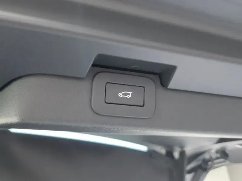 2024 Land Rover Discovery с пробегом 17 381 км