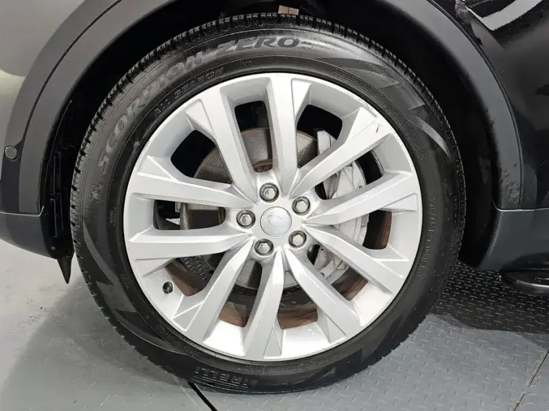 2022 Land Rover Discovery с пробегом 38 362 км