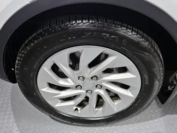 2025 Land Rover Discovery с пробегом 15 823 км