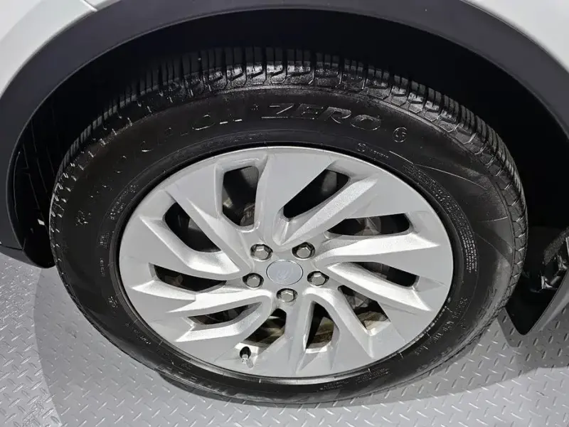 2025 Land Rover Discovery с пробегом 15 823 км