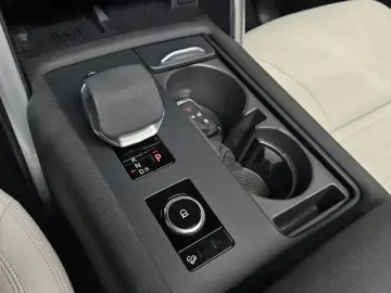 2025 Land Rover Discovery с пробегом 15 823 км