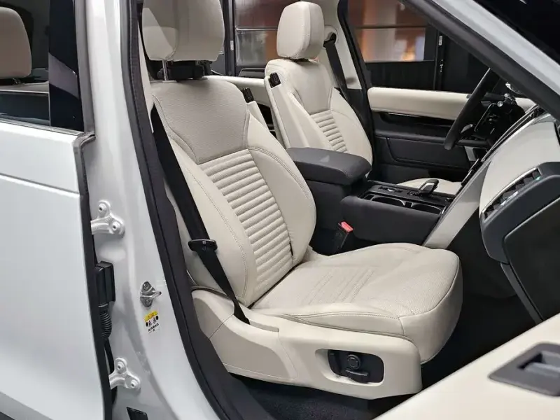 2025 Land Rover Discovery с пробегом 15 823 км