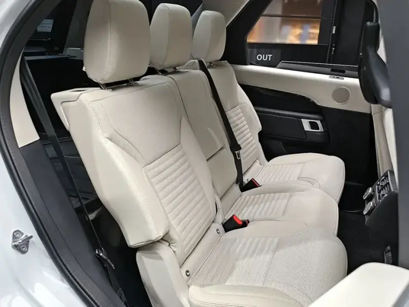 2025 Land Rover Discovery с пробегом 15 823 км