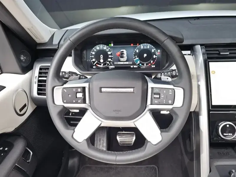 2025 Land Rover Discovery с пробегом 15 823 км