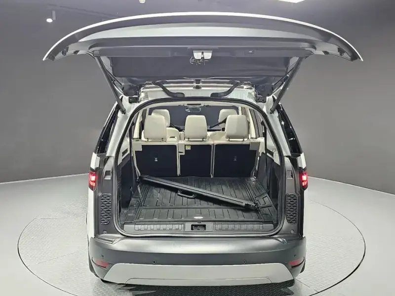 2025 Land Rover Discovery с пробегом 15 823 км