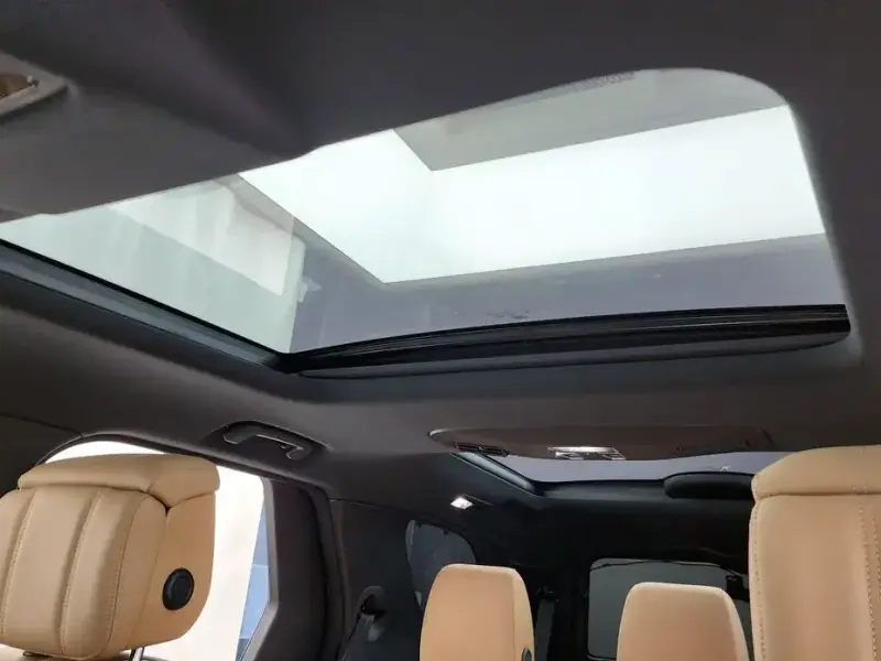 2025 Land Rover Discovery с пробегом 12 506 км