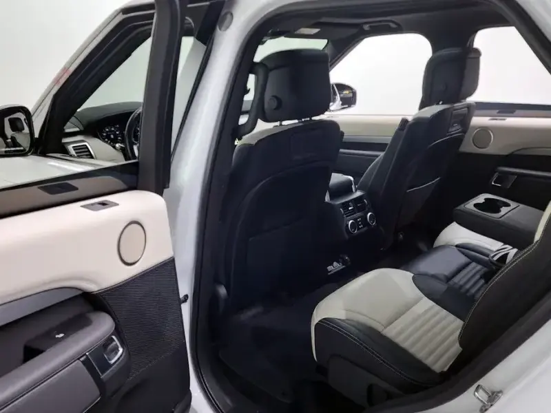 2022 Land Rover Discovery с пробегом 49 942 км