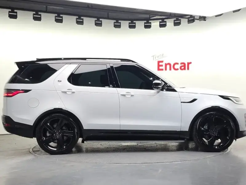 2024 Land Rover Discovery с пробегом 14 978 км