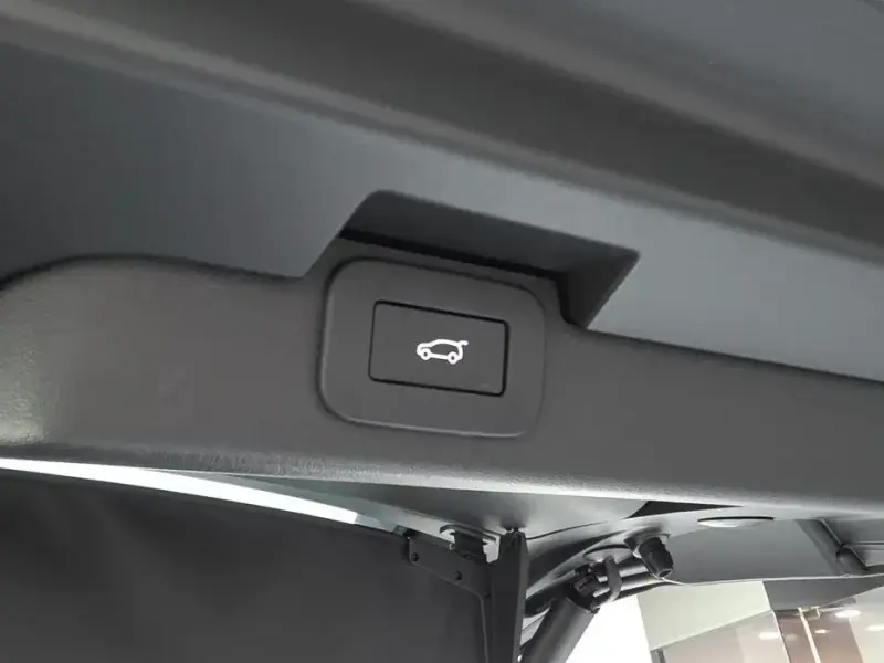 2024 Land Rover Discovery с пробегом 14 978 км