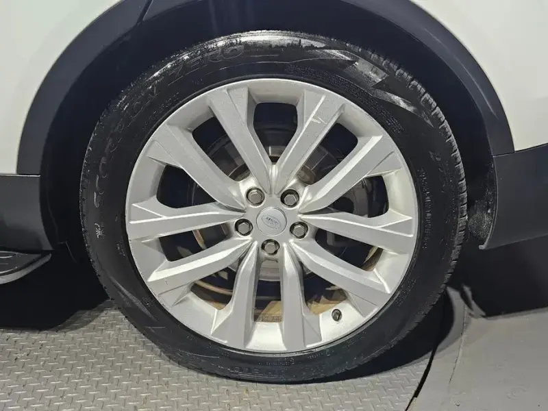 2022 Land Rover Discovery с пробегом 70 256 км