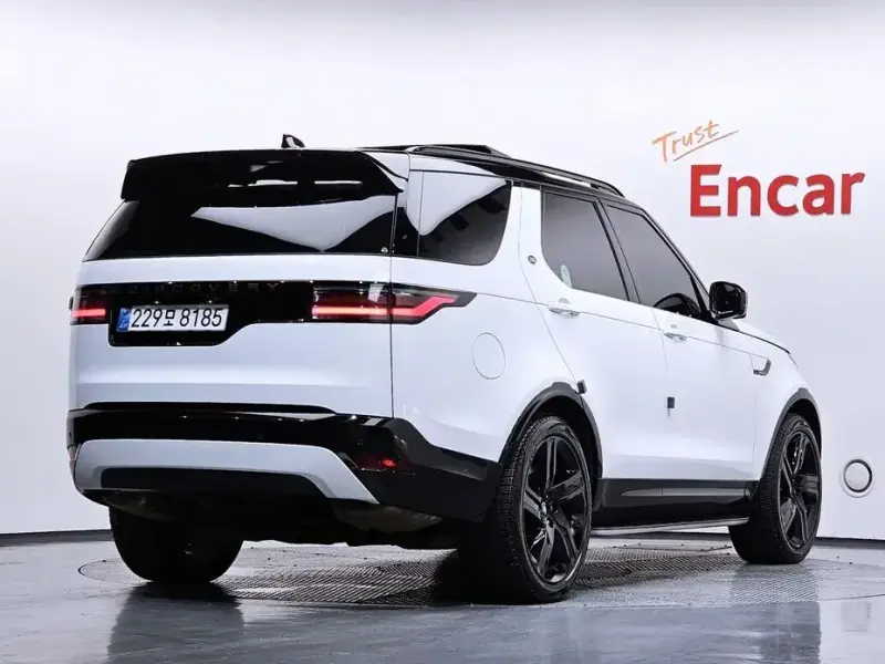 2025 Land Rover Discovery с пробегом 18 756 км