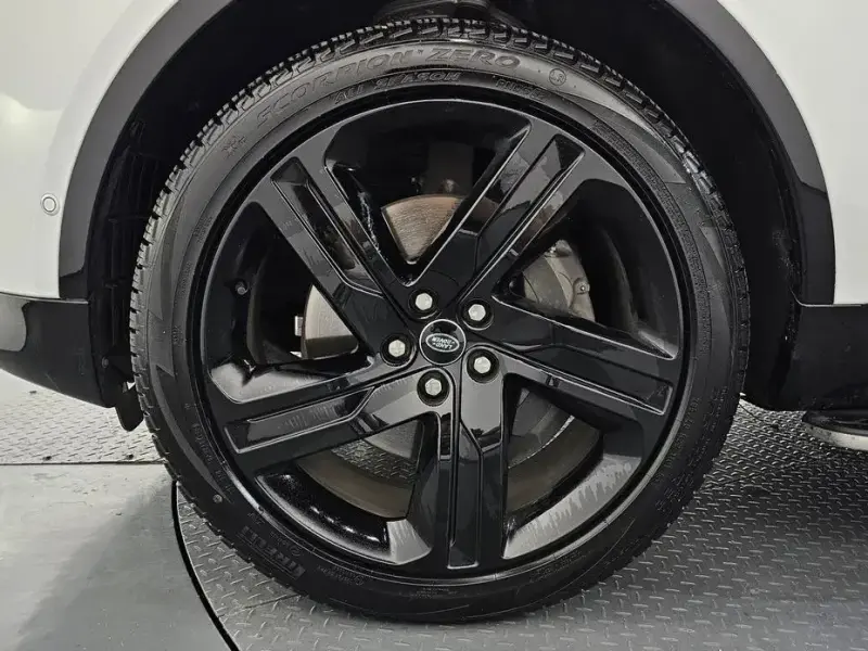 2025 Land Rover Discovery с пробегом 18 756 км