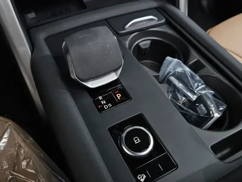 2025 Land Rover Discovery с пробегом 18 756 км