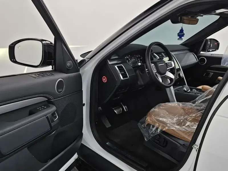 2025 Land Rover Discovery с пробегом 18 756 км
