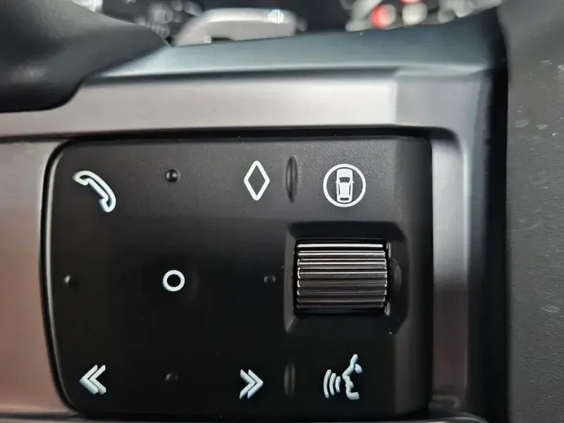 2025 Land Rover Discovery с пробегом 18 756 км