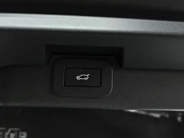 2025 Land Rover Discovery с пробегом 18 756 км
