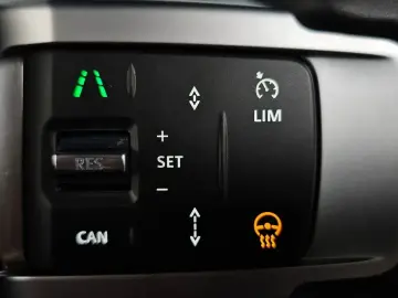 2025 Land Rover Discovery с пробегом 18 756 км