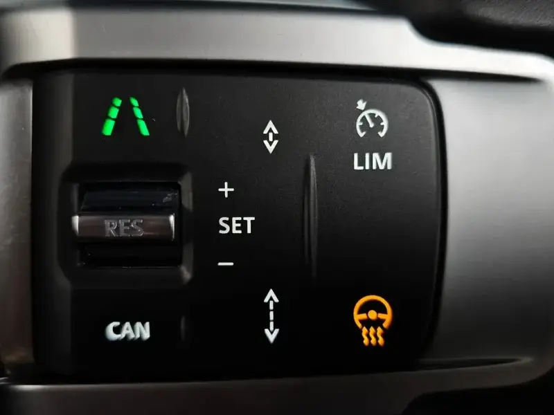 2025 Land Rover Discovery с пробегом 18 756 км