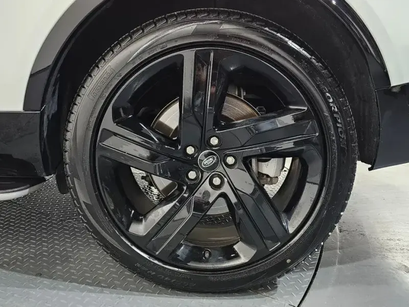 2025 Land Rover Discovery с пробегом 18 756 км