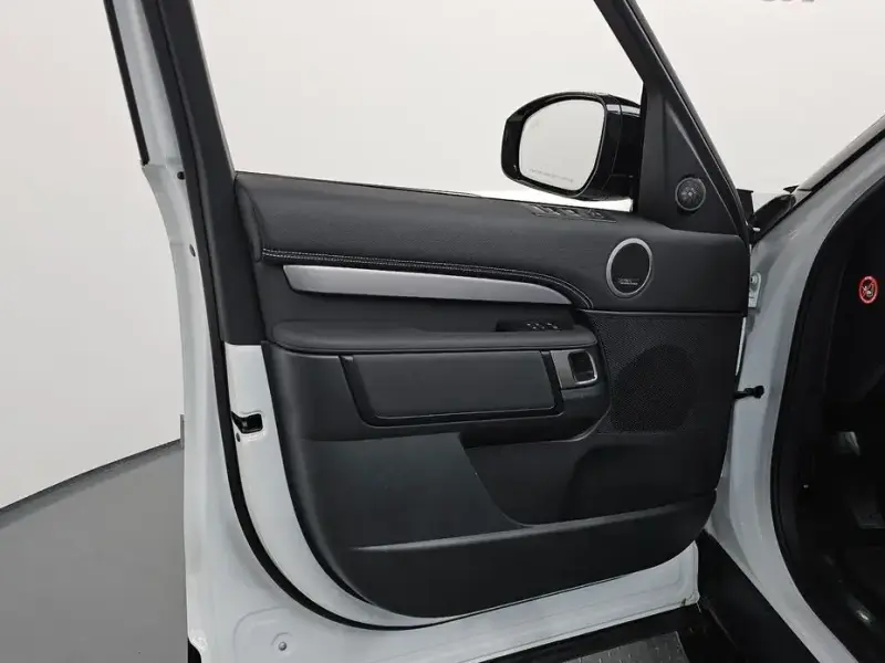 2025 Land Rover Discovery с пробегом 18 756 км