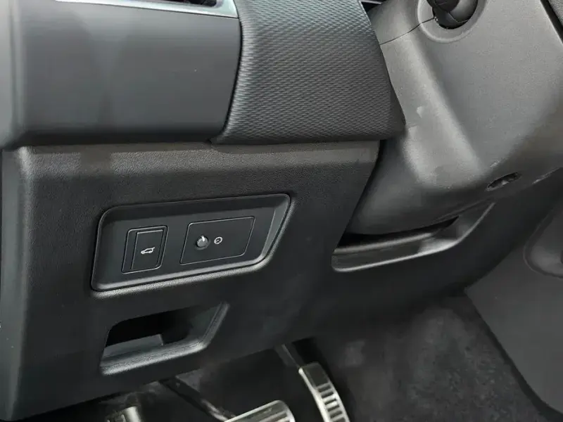 2025 Land Rover Discovery с пробегом 18 756 км