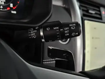 2025 Land Rover Discovery с пробегом 18 756 км