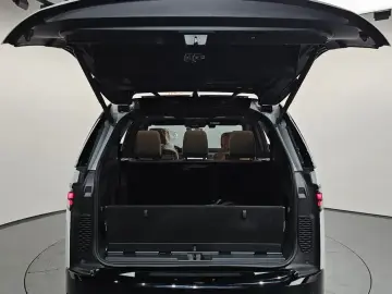 2025 Land Rover Discovery с пробегом 18 756 км