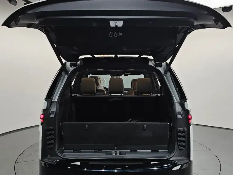 2025 Land Rover Discovery с пробегом 18 756 км