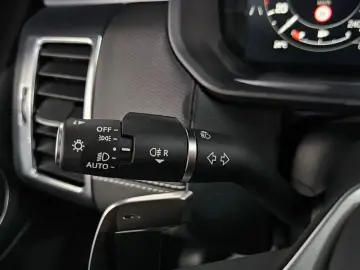 2025 Land Rover Discovery с пробегом 18 756 км