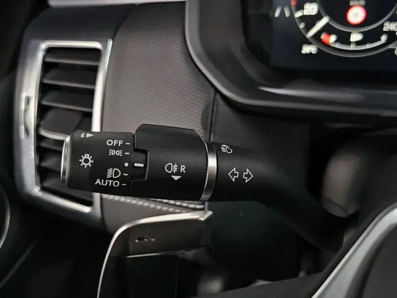 2025 Land Rover Discovery с пробегом 18 756 км