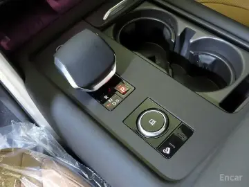 2025 Land Rover Discovery с пробегом 18 752 км