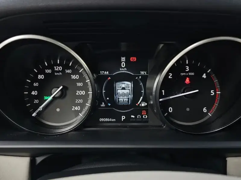 2017 Land Rover Discovery с пробегом 90 864 км