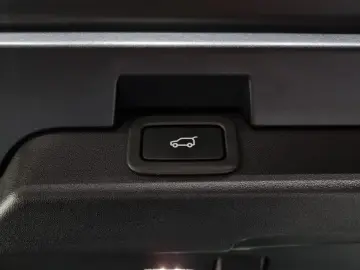 2019 Land Rover Discovery с пробегом 90 937 км