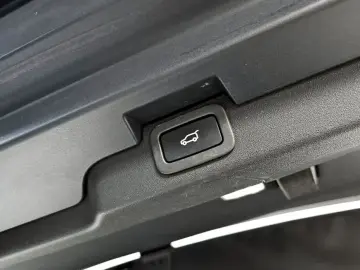 2018 Land Rover Discovery с пробегом 135 063 км