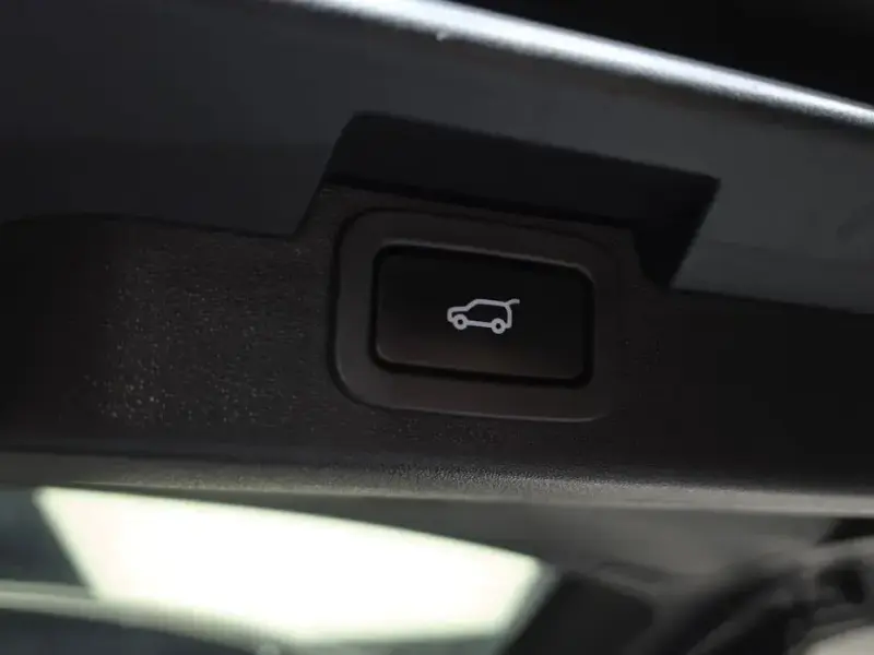 2018 Land Rover Discovery с пробегом 127 475 км