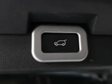 2019 Land Rover Discovery с пробегом 142 892 км