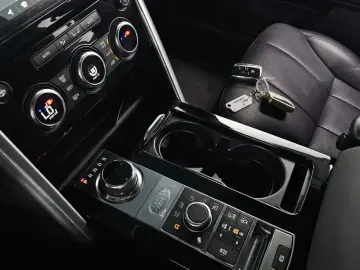 2017 Land Rover Discovery с пробегом 107 158 км