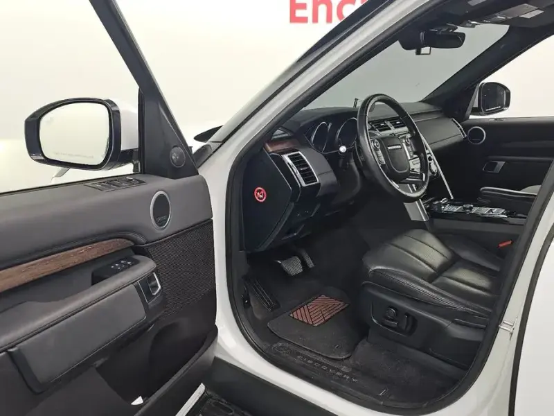 2017 Land Rover Discovery с пробегом 107 158 км