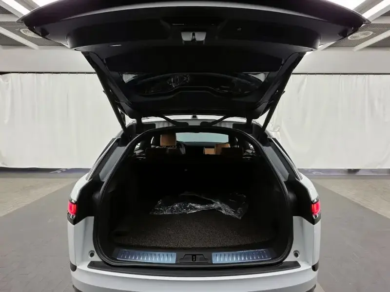 2021 Land Rover Range Rover Velar с пробегом 48 941 км