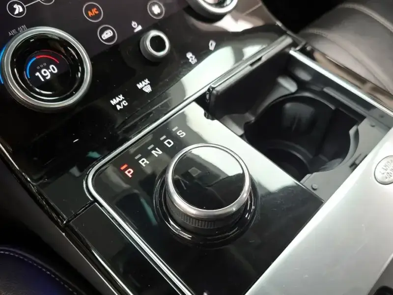 2017 Land Rover Range Rover Velar с пробегом 108 976 км