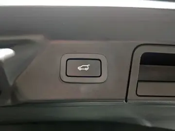 2017 Land Rover Range Rover Velar с пробегом 93 871 км