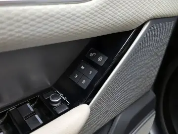 2017 Land Rover Range Rover Velar с пробегом 122 006 км