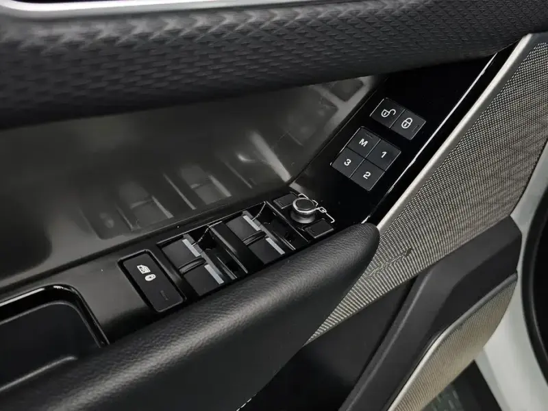 2017 Land Rover Range Rover Velar с пробегом 107 217 км