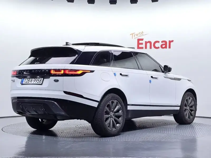 2017 Land Rover Range Rover Velar с пробегом 114 623 км