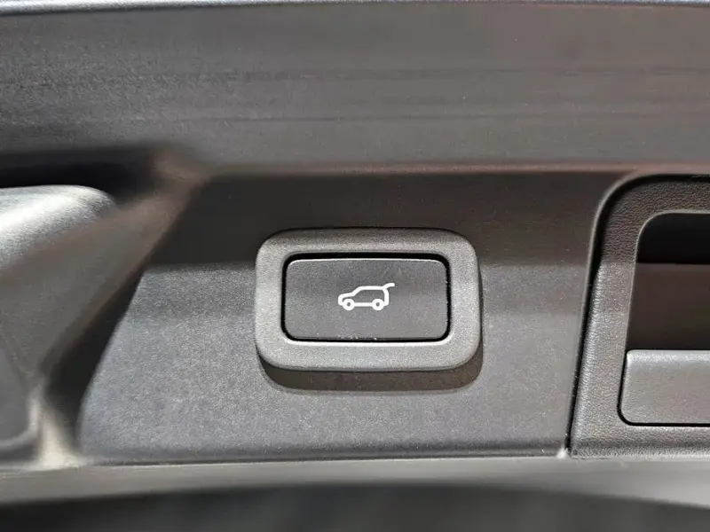 2017 Land Rover Range Rover Velar с пробегом 114 623 км