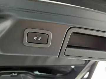 2019 Land Rover Range Rover Velar с пробегом 87 098 км