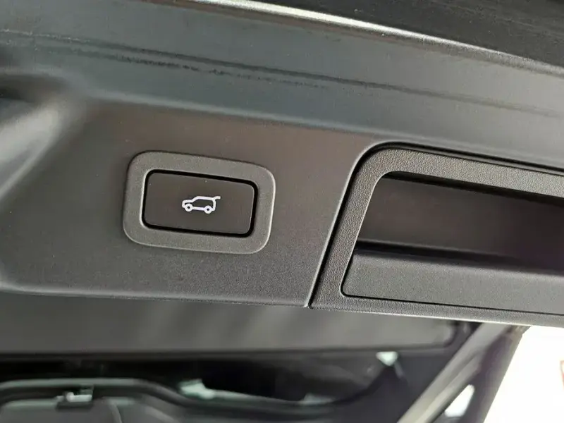 2019 Land Rover Range Rover Velar с пробегом 87 098 км