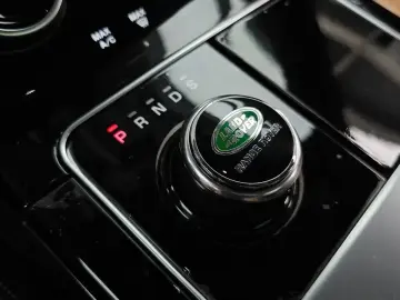 2019 Land Rover Range Rover Velar с пробегом 74 963 км