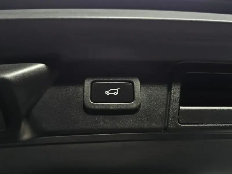 2020 Land Rover Range Rover Velar с пробегом 47 968 км